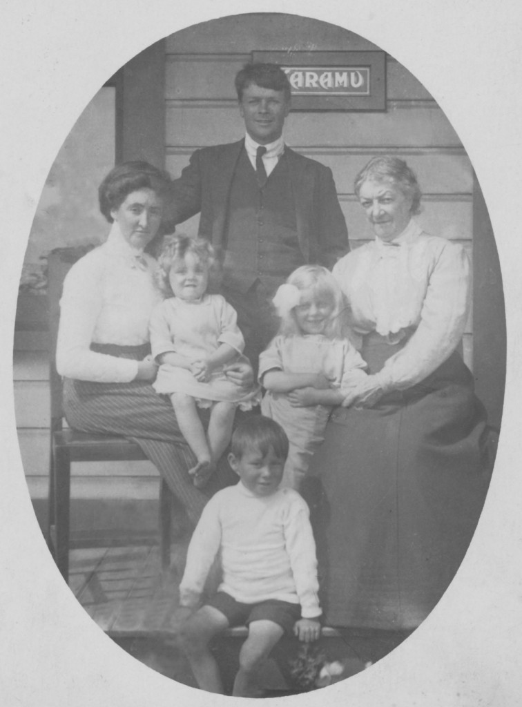 Nellie IRELAND (Mrs Bell), Ron BELL, children & Mrs IRELAND (Mary Scott McDonald)